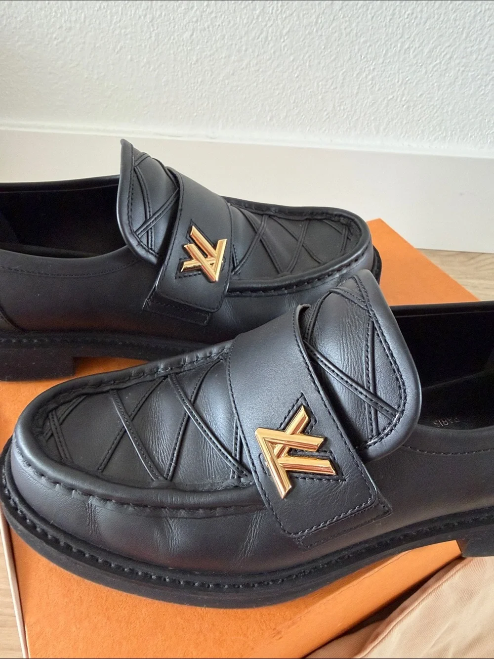 Louis Vuitton Black Quilted Leather Women’s Loafers with Gold LV Emblem 38 Size